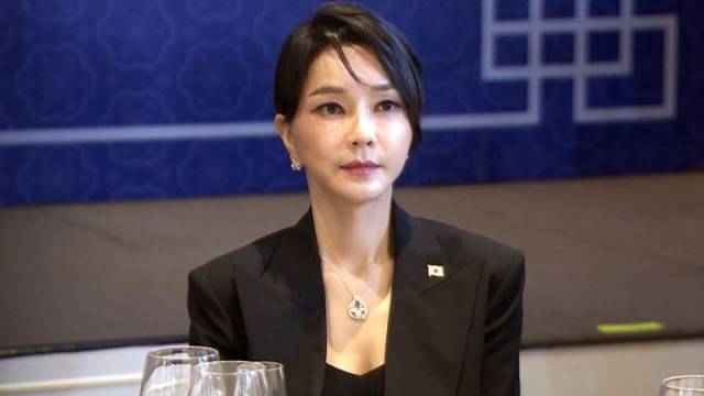 2022년 6월 김건희 여사가 나토 정상회의 참석 때 '반클리프앤아펠 목걸이'를 착용하고 있는 모습. 연합뉴스