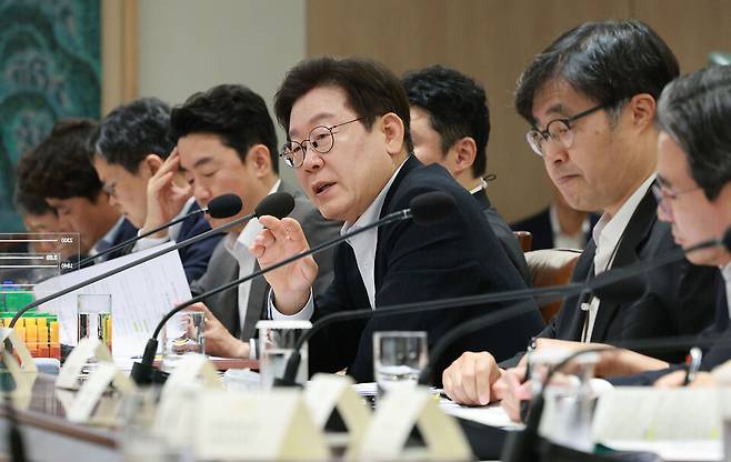 이재명 대통령이 13일 서울 용산 대통령실 청사에서 열린 나라재정 절약 간담회에서 발언하고 있다. ⓒ연합뉴스