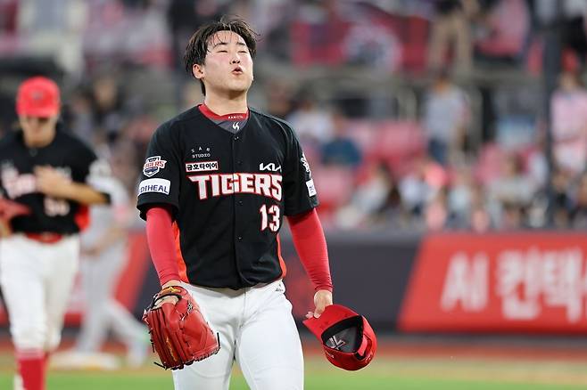 윤영철은 다음달 4일 일본 요코하마에서 토미존 수술을 받는다. 그는 지난달 왼쪽 팔꿈치 부상으로 이탈한 지 1달 만에 수술 진행을 최종적으로 결정했다. 사진제공｜KIA 타이거즈