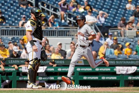 샌프란시스코 자이언츠 이정후(오른쪽). /AFPBBNews=뉴스1