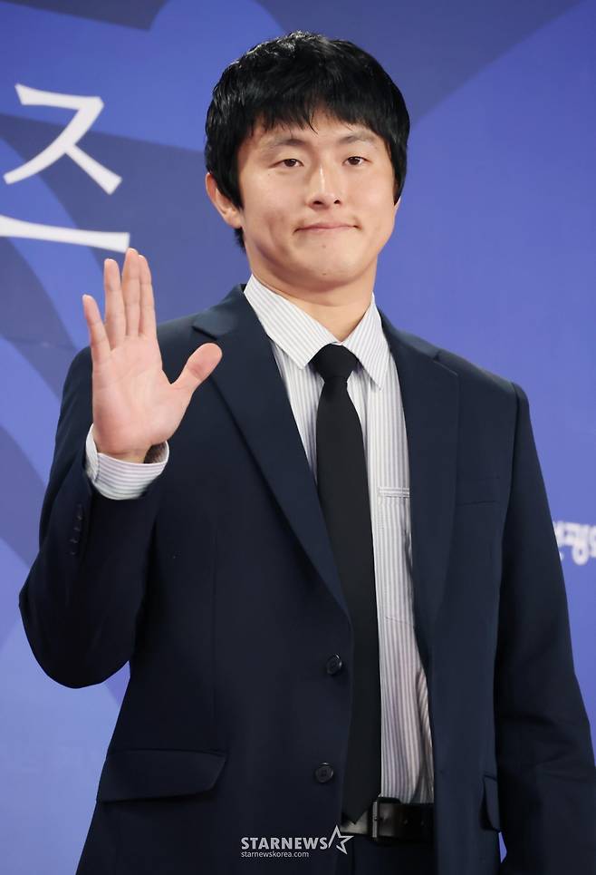 기안84가 18일 오후 인천광역시 중구 파라다이스시티 크로마에서 진행된 제4회 청룡시리즈어워즈 레드카펫 & 포토월 행사에 참석해 포즈를 취하고 있다. /2025.07.18 /사진=이동훈 photoguy@