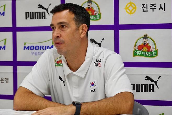 모랄레스 한국 여자배구 대표팀 감독 [촬영 이동칠]