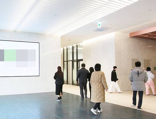 병원 찾은 손님들. [사진=경인방송DB]