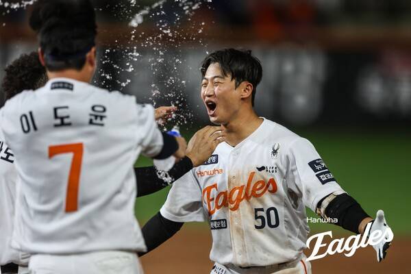 끝내기 밀어내기 볼넷의 이원석(사진=한화)