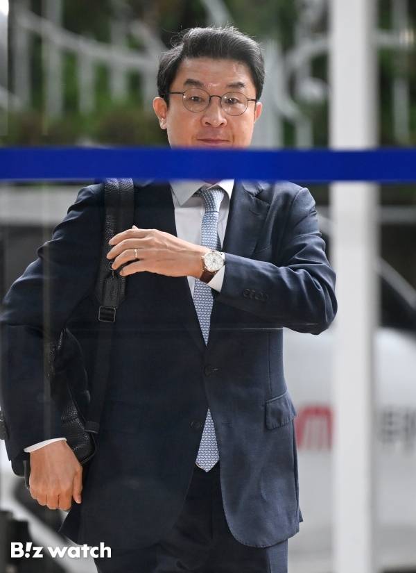 이억원 금융위원장 후보자가 14일 오전 서울 중구 예금보험공사에 마련된 인사청문회 준비 사무실에 첫 출근을 하고 있다./사진=이명근 기자 qwe123@