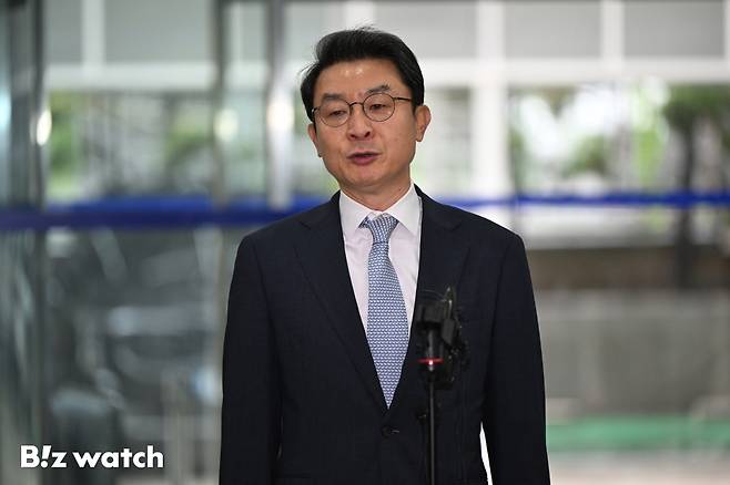 이억원 금융위원장 후보자가 14일 오전 서울 중구 예금보험공사에 마련된 인사청문회 준비 사무실에 첫 출근을 하며 소감을 밝히고 있다./사진=이명근 기자 qwe123@