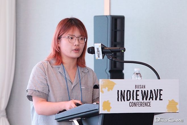 '1001 Nights'에 AI 기반 NPC를 개발하며 일관성을 유지하기 위해 쓴 다양한 방안을 공유한 쉬츄 옌 리드 게임 프로그래머.