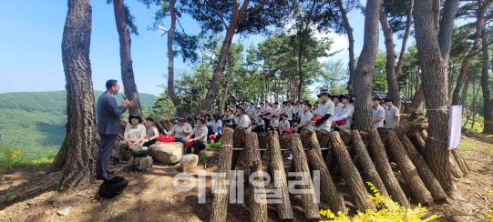 의령군산림조합이 신규 산림경영지도원들을 교육하고 있다. (사진=의령군산림조합 제공)