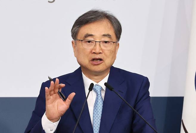 조현 외교부 장관이 14일 서울 종로구 외교부 청사에서 열린 내신 기자단 대상 브리핑에서 외교현안 질문에 답변하고 있다. (사진=연합뉴스)