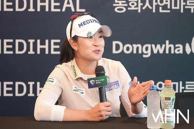 김아림이 14일 열린 메디힐 한국일보 챔피언십 1라운드를 마친 후 기자회견에 임하고 있다.