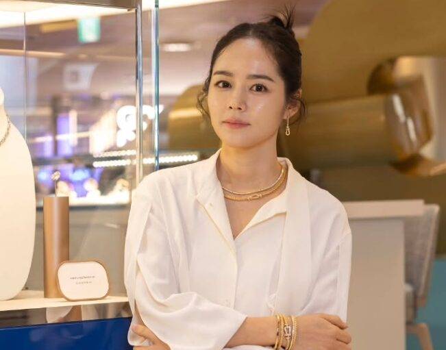 면역력이 약해지면 신경절에 잠복하고 있던 수두-대상포진 바이러스가 신경을 타고 피부로 내려와 염증을 유발한다. 주로 60세 이상 성인에게 발생하지만 최근에는 한가인처럼 젊은 환자도 느는 추세다. [사진=한가인 인스타그램]