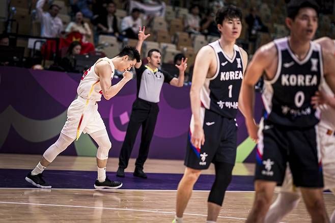 한국 남자 농구대표팀이 14일(한국시간) 열린 2025 FIBA 아시아컵 8강에서 중국에 71-79로 졌다. (FIBA 제공)