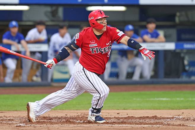 KIA 최형우가 12일 대구삼성라이온즈파크에서 열린 2025 KBO리그 삼성전에서 타격하고 있다. 사진 | KIA 타이거즈