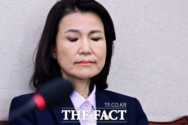 [더팩트ㅣ국회=남윤호 기자] 이진숙 방송통신위원장이 1일 오전 서울 여의도 국회에서 열린 법제사법위원회 전체회의에 출석해 담당 부처 법안과 관련한 질의응답을 기다리고 있다.