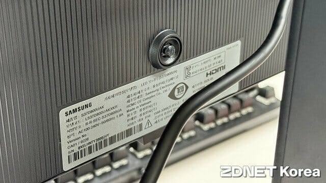 전원 버튼은 각종 메뉴 조절 기능을 겸한다. (사진=지디넷코리아)