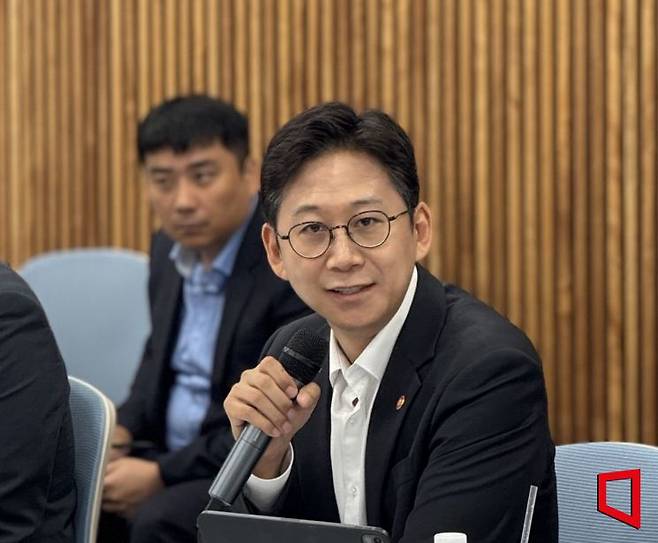 배경훈 과학기술정보통신부 장관이 14일 서울 강남구 이노베이션 아카데미에서 열린 'AX 인재 확보를 위한 전문가 간담회'에서 발언하고 있다. 백종민 테크