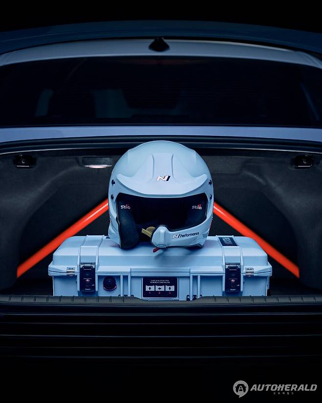 역대 N 차종의 미니카와 N 퍼포먼스 파츠 전시를 통해 고성능 자동차 브랜드로서 N의 정체성을 엿볼 수 있다. (출처: 현대차)