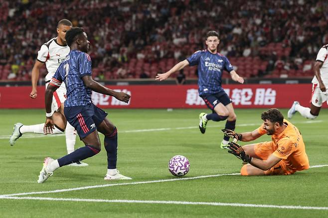 <yonhap photo-4833="">아스널과 AC밀란의 올여름 아시안 투어 친선경기 장면.&nbsp; &nbsp;EPA=연합뉴스</yonhap>