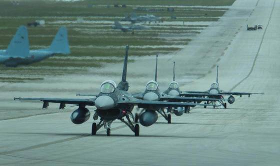 항공자위대 F-2 전투기. 일본 항공자위대