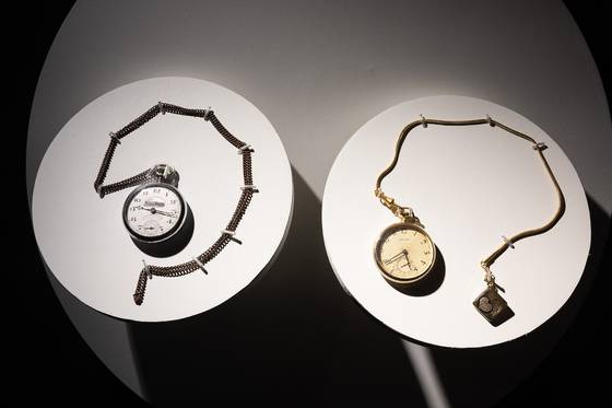Pocket watches of activists Yun Bong-gil and Kim Gu are on display at the Korea Heritage Service's special exhibition titled “The Radiant Heritage of Independence” at Deoksu Palace in Jongno District, central Seoul, on Monday. [JOONGANG ILBO]