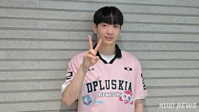 ‘루시드’ 최용혁이 14일 오후 7시 서울 종로구 롤파크 LCK 아레나에서 열린 ‘2025 LCK’ 정규시즌 라이즈 그룹 4라운드 DRX와 경기가 끝난 뒤 쿠키뉴스와 인터뷰하고 있다. 김영건 기자
