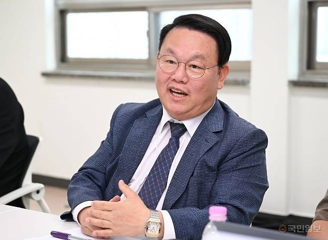 송재흥 선교사가 14일 서울 강남구 대치동 기독교대한성결교회 총회 본부에서 기자간담회를 열고 책 출간 계기를 이야기하고 있다. 신석현 포토그래퍼