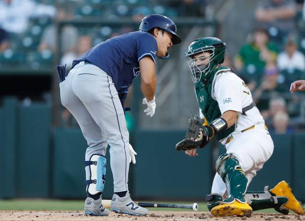 김하성이 1회 사구를 맞은 뒤 고통스러워하고 있다. 사진= Getty Images/AFP= 연합뉴스 제공