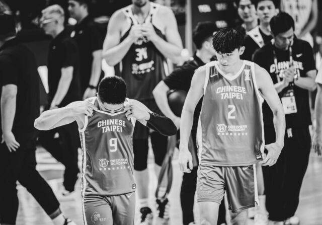 패배 후 망연자실하는 대만 선수들. /FIBA 제공