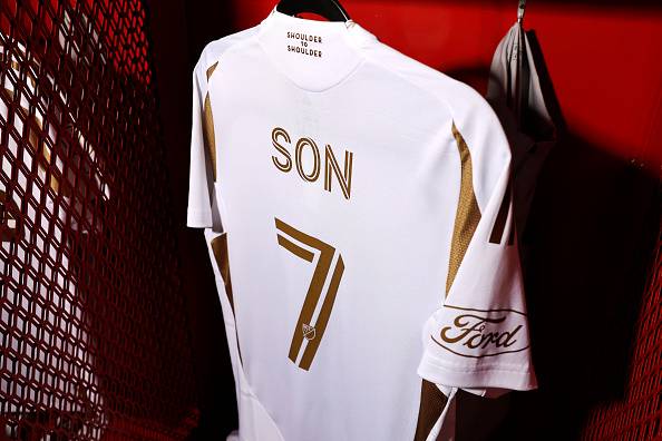 손흥민의 LAFC 유니폼이 미국 스포츠 전종목을 통틀어 가장 많은 판매고를 올린 것으로 나타났다. [게티이미지]