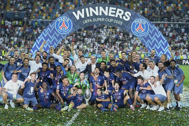 [우디네=AP/뉴시스] 프랑스 프로축구 리그1 파리 생제르맹(PSG) 선수단. 2025.08.13.