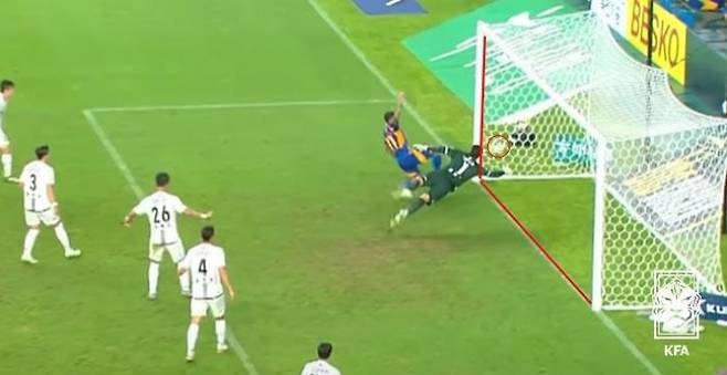 제주전에서 울산 루빅손의 득점 시 에릭이 제주 문전으로 쇄도하던 모습. 대한축구협회 제공