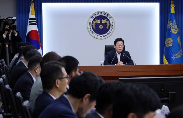 이재명 대통령이 14일 용산 대통령실에서 열린 수석보좌관회의에서 발언하고 있다. 연합뉴스