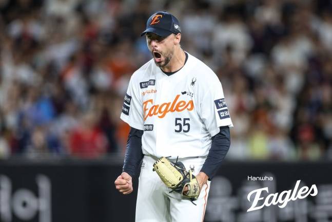 한화 외국인 투수 라이언 와이스가 13일 대전 롯데전 역투 후 포효하고 있다. /사진=한화 이글스 제공