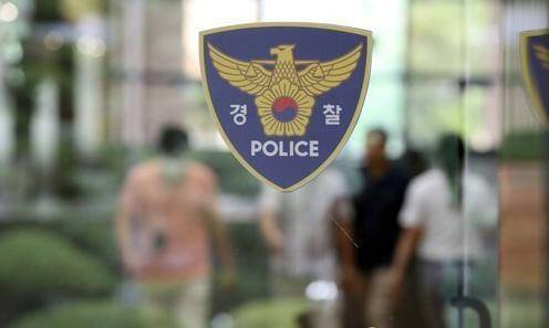 40대 배우 A씨가 자택에서 아내 B씨와 몸싸움을 벌였다는 신고가 경찰에 접수돼 조사가 이뤄졌다.