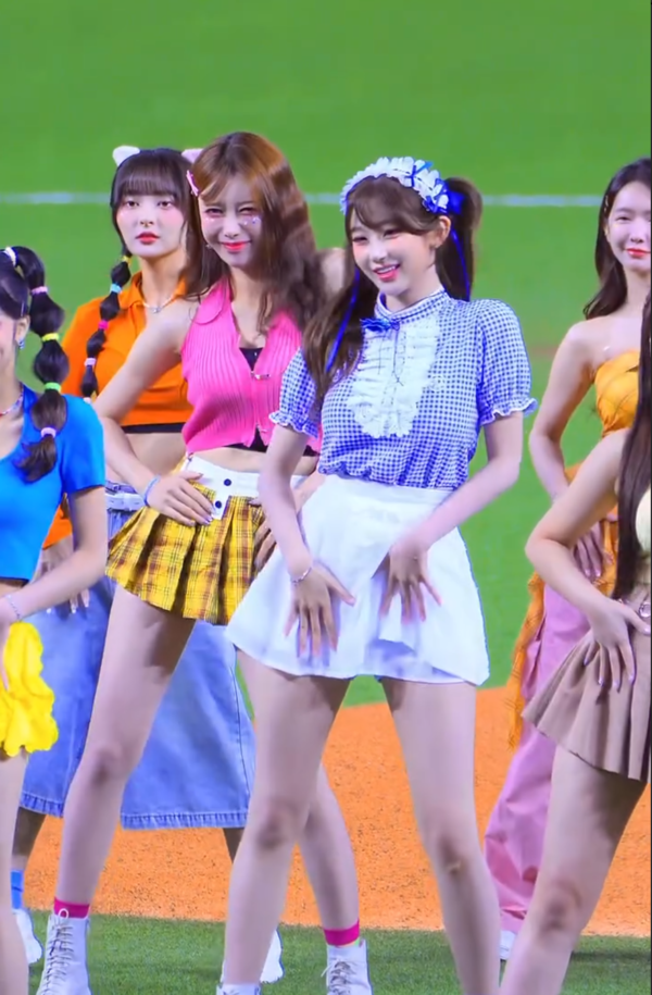 이주은이 소속된 푸방 가디언스(푸방 엔젤스) 치어리더들이 그라운드에서 공연을 하는 모습. 사진=이주은 인스타그램