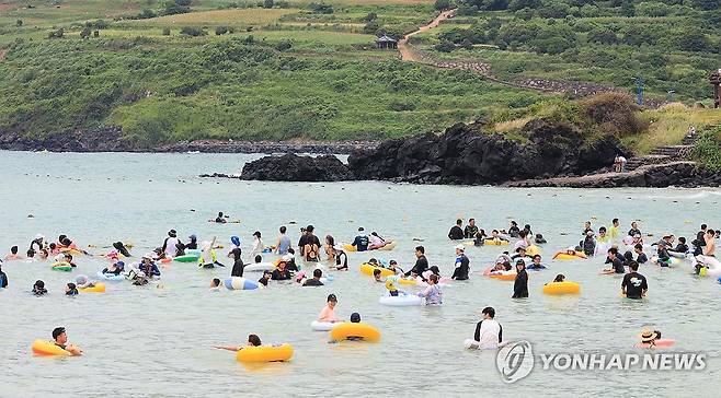 흐려도 좋은 제주 바다 [연합뉴스 자료사진]