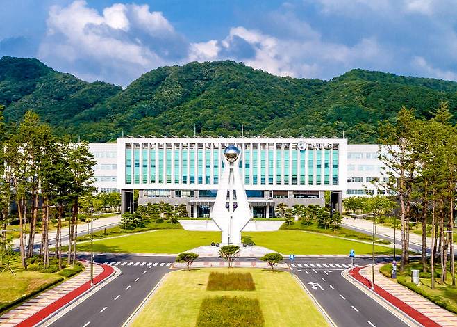 국방대학교 전경(상징탑, 본청)