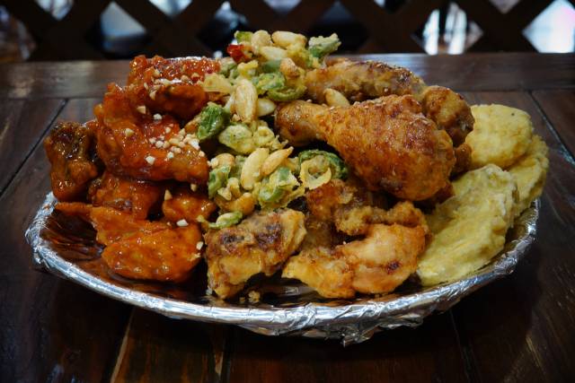 양념프라이드는 맥시칸, 간장프라이드는 대구통닭의 기술력을 벤치마킹한 교촌치킨이 효시격이다. 모두 대구를 기반으로 성장했기 때문에 대구는