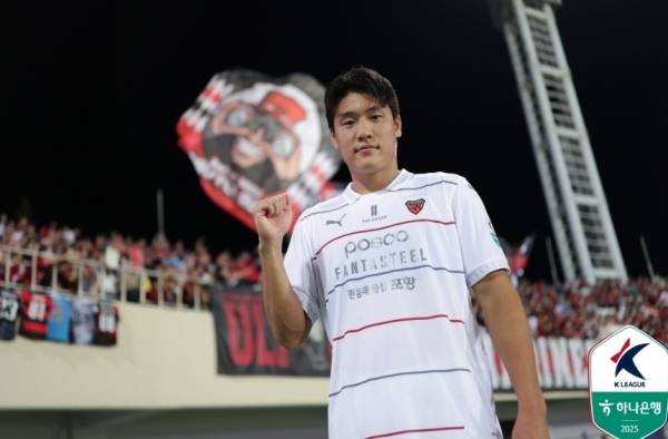 15일 FC안양과의 경기에서 결승골을 터뜨린 포항스틸러스 이호재가 포즈를 취하고 있다. 사진=한국프로축구연맹 제공
