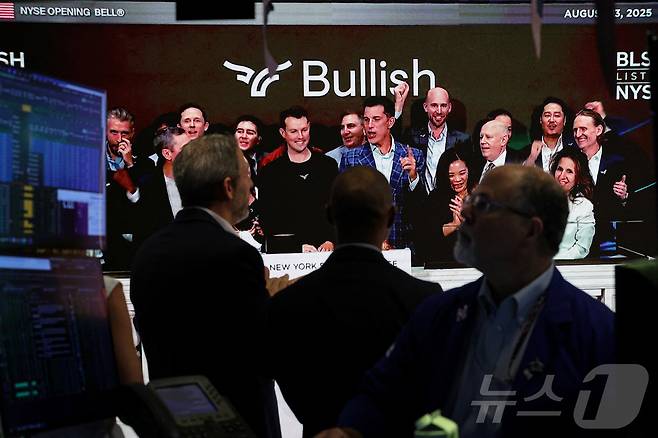 13일(현지 시각) 미국의 암호화폐 거래소 불리쉬가 뉴욕증시 상장에 성공하자 직원들이 환호하고 있다. ⓒ 로이터=뉴스1 ⓒ News1 박형기 기자