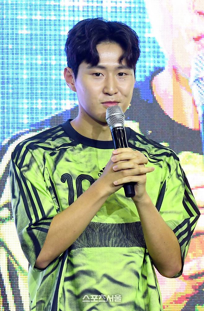 이강인(파리 생제르맹)이 2일 서울 용산구 아이파크몰 리빙파크에서 열린 아이다스 F50 ‘레디언트 블레이즈’ 발매 기념 ‘KANGIN MADE ME DO IT’ 이벤트에서 인사말을 하고 있다. 박진업 기자 upandup@sportsseoul.com