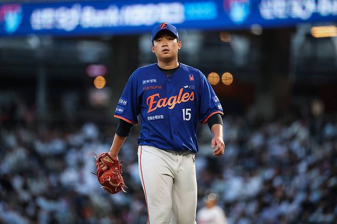 한화 김기중이 15일 창원 NC전에서 호투한 후 마운드를 내려오고 있다. 사진 | 한화 이글스