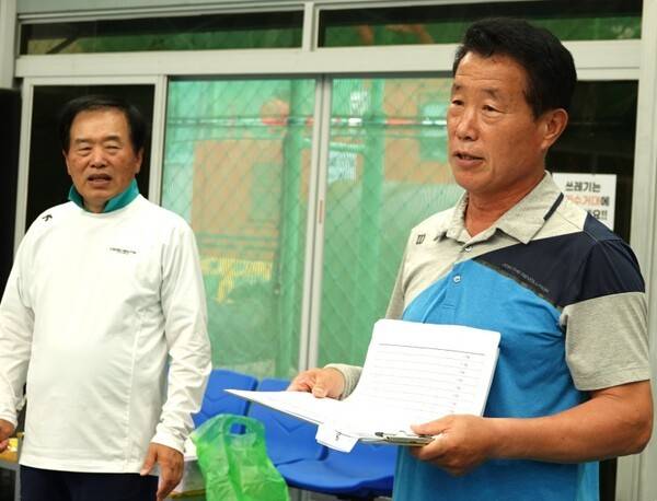 이종국 경기이사가 대회 진행을 설명하고 있다