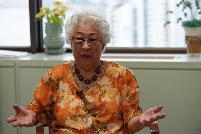 이성화 씨가 80년 전 광복 당시 일화를 얘기하고 있다