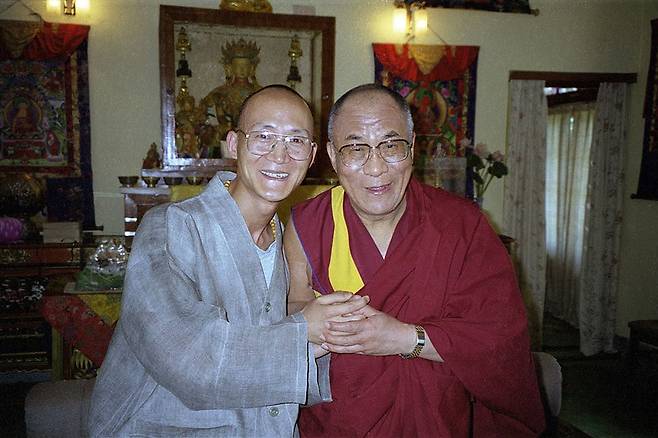 청전스님과 달라이 라마. (제공=담앤북스)