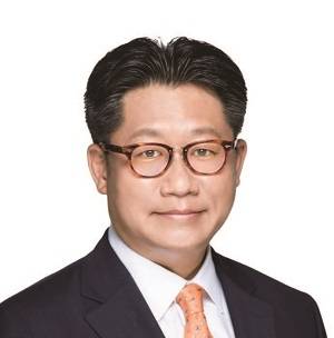 허욱 - 법무법인 세종 변호사, 연세대 경영학·법학，베이징대 법학 박사，사법연수원 33기，전 법무법인율촌 상하이 대표처 대표