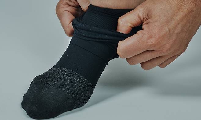 양말 등에 은행 돈을 숨겨 빼돌린 은행원이 실형을 받았다. 게티이미지 코리아 제공