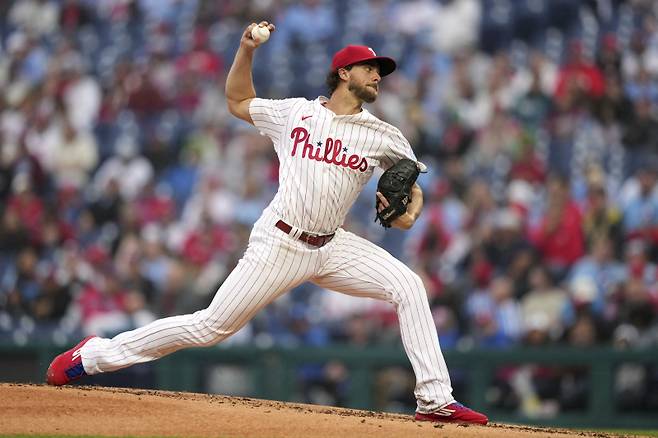 <yonhap photo-3739=""> Philadelphia Phillies' Aaron Nola pitches during the second inning in the second baseball game of a doubleheader against the St. Louis Cardinals Wednesday, May 14, 2025, in Philadelphia. (AP Photo/Matt Slocum)/2025-05-15 08:22:54/ <저작권자 ⓒ 1980-2025 ㈜연합뉴스. 무단 전재 재배포 금지, AI 학습 및 활용 금지></yonhap>