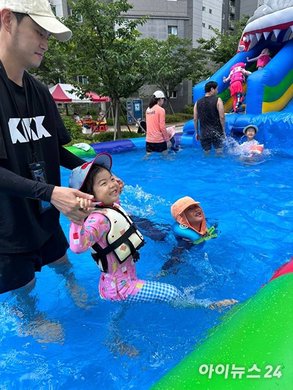 천안역필하우스에듀시티1단지 물놀이 축제장 [사진=박준표 기자]