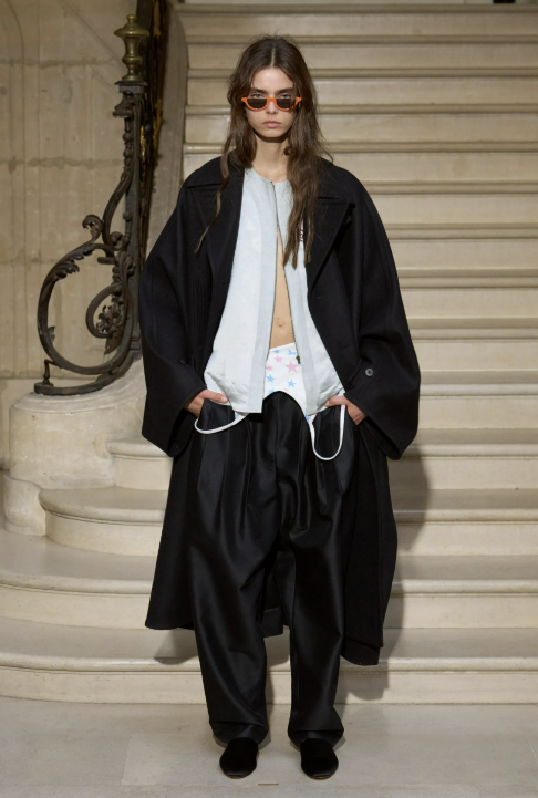 "Messy girl" look from the Kenzo fall-winter 2025 collection (Kenzo)